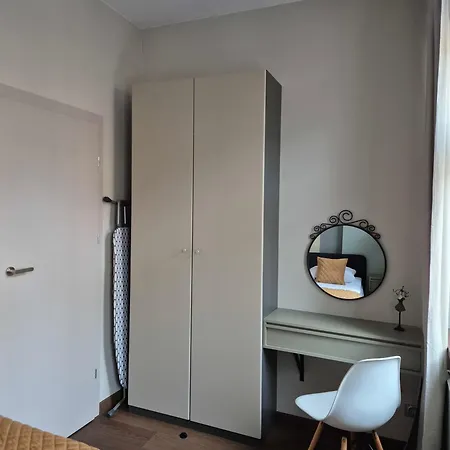 In The Center - Self Check-in 옐레니아구라