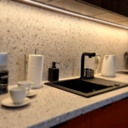 In The Center - Self Check-in 옐레니아구라