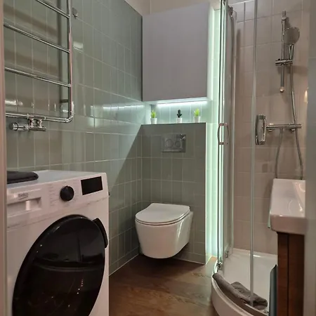 In The Center - Self Check-in 아파트 옐레니아구라